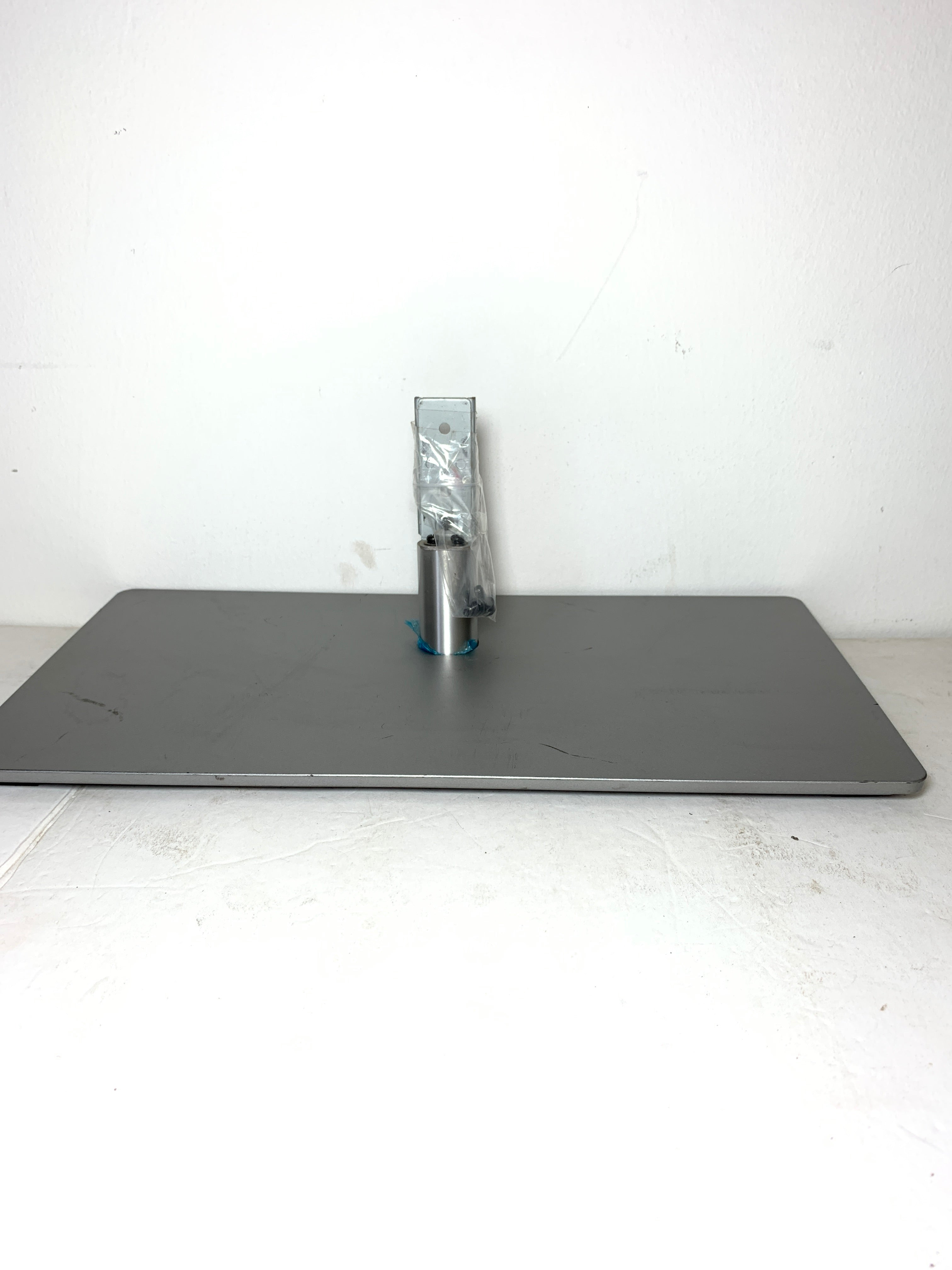 Toshiba 39L2300U TV Stand/Base