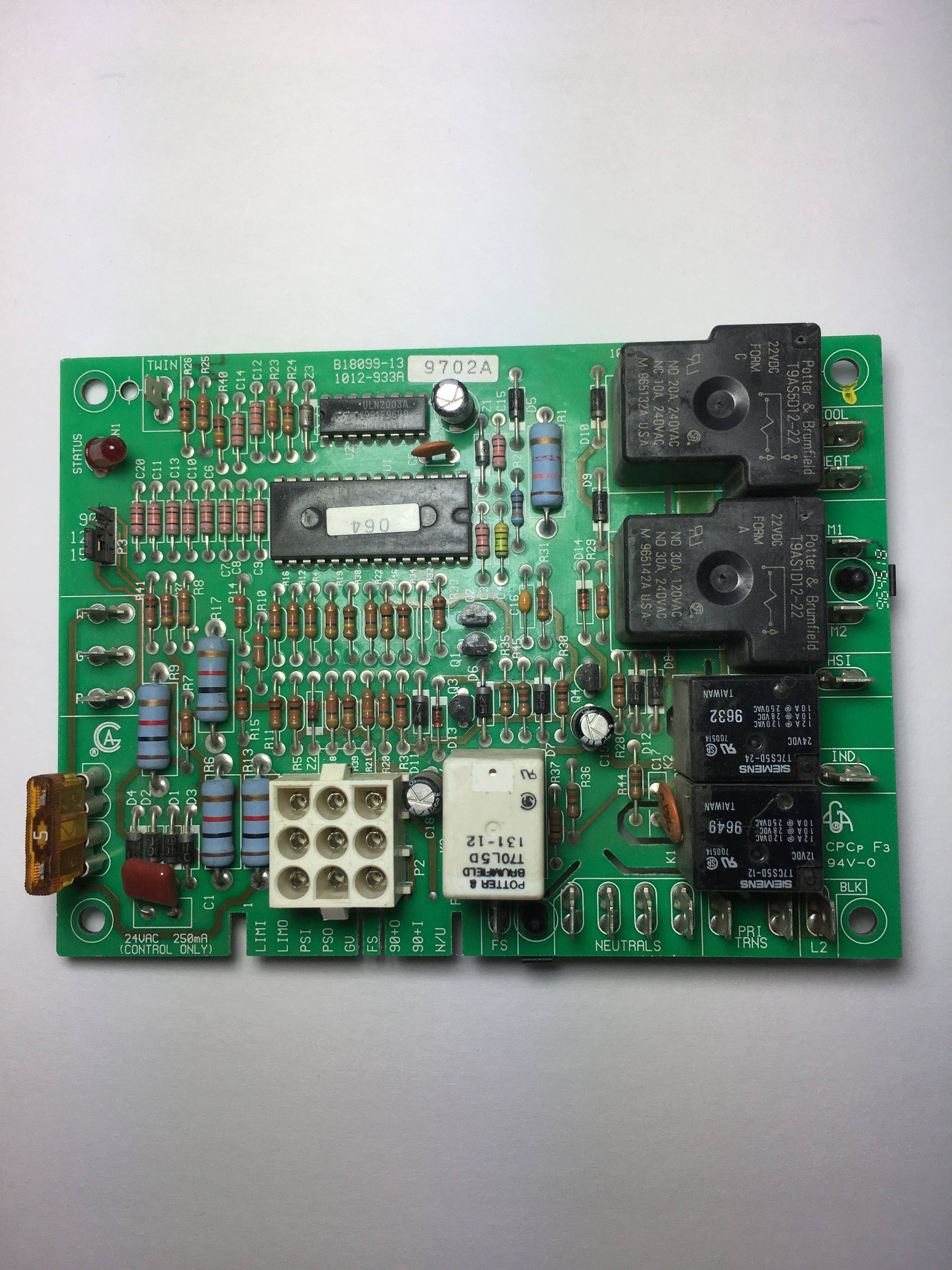 Goodman B18099-13 1012-933A Control Board